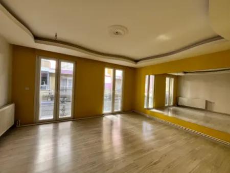 Seferihisar Camikebir Mahallesi’nde, Gözsüzler Bölgesinde, Havuzlu Site İçerisinde 3+1 Satılık Daire