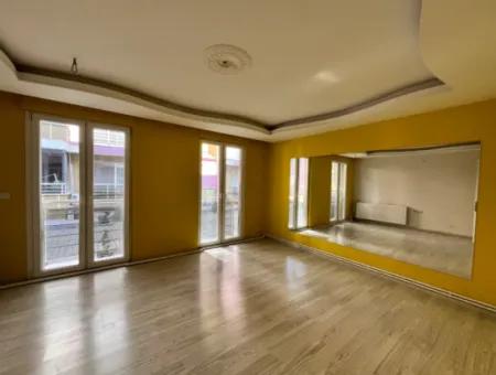 Seferihisar Camikebir Mahallesi’nde, Gözsüzler Bölgesinde, Havuzlu Site İçerisinde 3+1 Satılık Daire