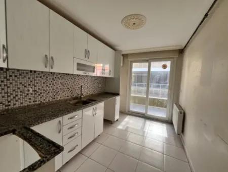 Seferihisar Camikebir Mahallesi’nde, Gözsüzler Bölgesinde, Havuzlu Site İçerisinde 3+1 Satılık Daire