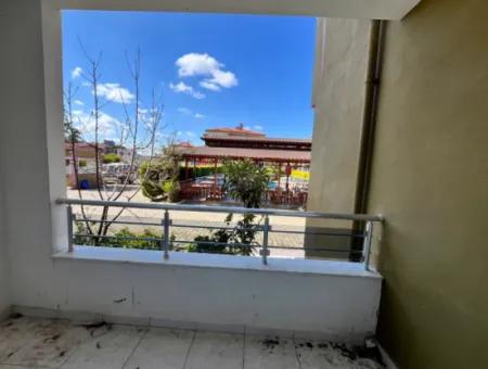 Seferihisar Camikebir Mahallesi’nde, Gözsüzler Bölgesinde, Havuzlu Site İçerisinde 3+1 Satılık Daire