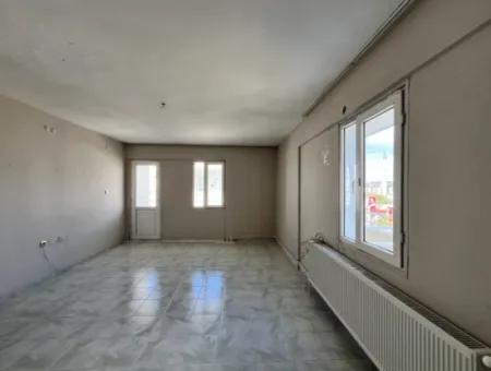 Seferihisar İzmir Caddesi Üzerinde Geniş Ve Ferah 3+1 Daire
