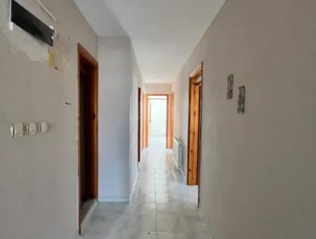 Seferihisar İzmir Caddesi Üzerinde Geniş Ve Ferah 3+1 Daire