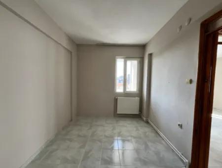 Seferihisar İzmir Caddesi Üzerinde Geniş Ve Ferah 3+1 Daire