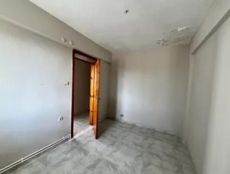 Seferihisar İzmir Caddesi Üzerinde Geniş Ve Ferah 3+1 Daire