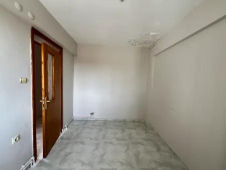 Seferihisar İzmir Caddesi Üzerinde Geniş Ve Ferah 3+1 Daire