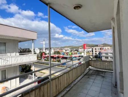 Seferihisar İzmir Caddesi Üzerinde Geniş Ve Ferah 3+1 Daire