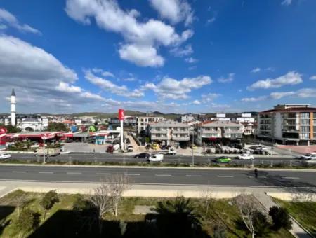 Seferihisar İzmir Caddesi Üzerinde Geniş Ve Ferah 3+1 Daire
