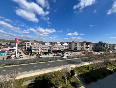 Seferihisar İzmir Caddesi Üzerinde Geniş Ve Ferah 3+1 Daire