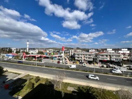 Seferihisar İzmir Caddesi Üzerinde Geniş Ve Ferah 3+1 Daire