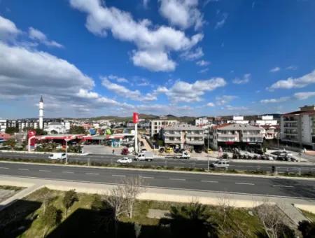 Seferihisar İzmir Caddesi Üzerinde Geniş Ve Ferah 3+1 Daire
