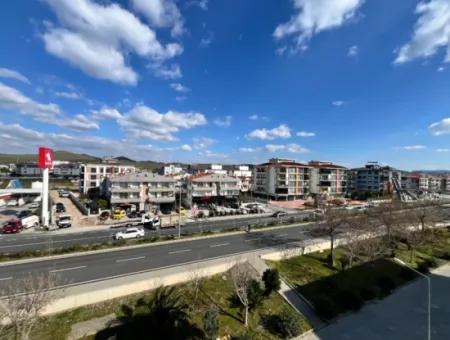 Seferihisar İzmir Caddesi Üzerinde Geniş Ve Ferah 3+1 Daire