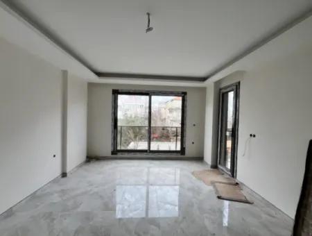 Seferihisar Merkez’de Konforlu Ve Modern 1+1 Daire