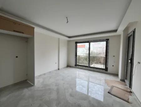 Seferihisar Merkez’de Konforlu Ve Modern 1+1 Daire