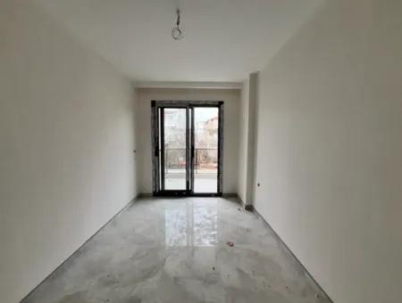 Seferihisar Merkez’de Konforlu Ve Modern 1+1 Daire