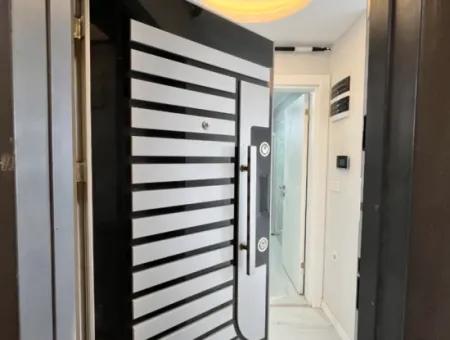 Seferihisar Camikebir Mahallesi'nde, Gözsüzler Caddesi Üzerinde, Köşe Konumlu, Sıfır Kiralık Daire