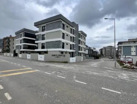 Seferihisar Camikebir Mahallesi'nde, Gözsüzler Caddesi Üzerinde, Köşe Konumlu, Sıfır Kiralık Daire