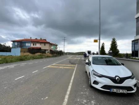 Seferihisar Camikebir Mahallesi'nde, Gözsüzler Caddesi Üzerinde, Köşe Konumlu, Sıfır Kiralık Daire