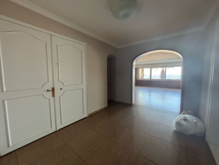 Güzelyalı   Göztepede   4+1 200M2 Deniz Manzaralı Kiralık Daire!