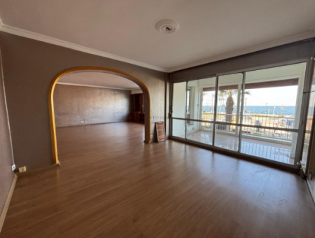 Güzelyalı   Göztepede   4+1 200M2 Deniz Manzaralı Kiralık Daire!