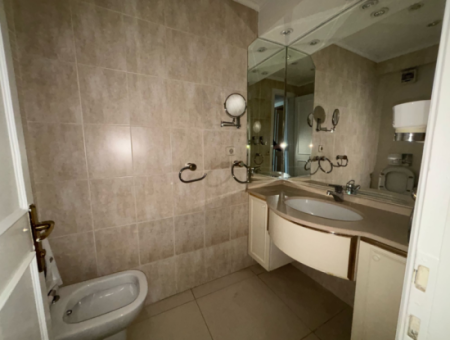 Güzelyalı   Göztepede   4+1 200M2 Deniz Manzaralı Kiralık Daire!