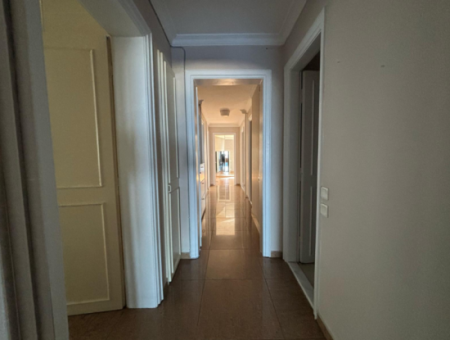 Güzelyalı   Göztepede   4+1 200M2 Deniz Manzaralı Kiralık Daire!
