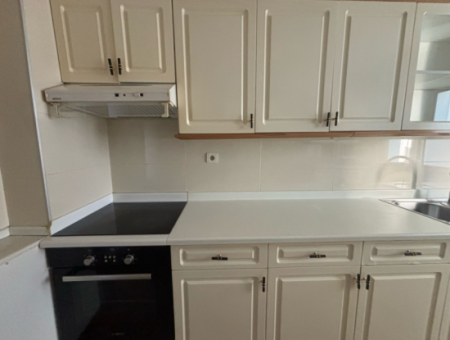 Güzelyalı   Göztepede   4+1 200M2 Deniz Manzaralı Kiralık Daire!