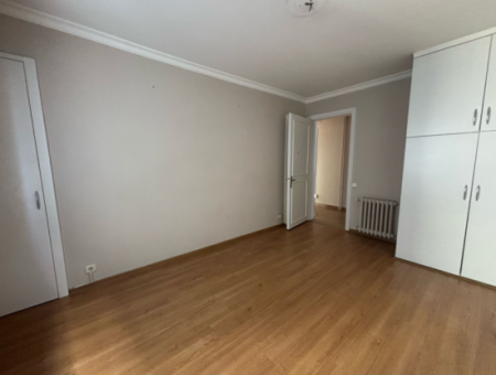 Güzelyalı   Göztepede   4+1 200M2 Deniz Manzaralı Kiralık Daire!