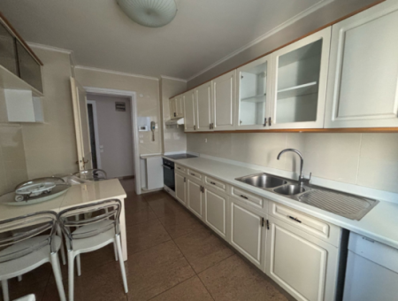 Güzelyalı   Göztepede   4+1 200M2 Deniz Manzaralı Kiralık Daire!