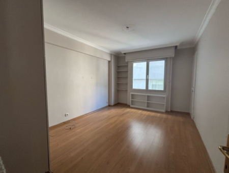 Güzelyalı   Göztepede   4+1 200M2 Deniz Manzaralı Kiralık Daire!