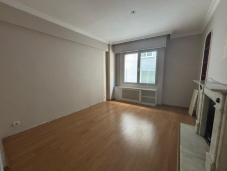 Güzelyalı   Göztepede   4+1 200M2 Deniz Manzaralı Kiralık Daire!