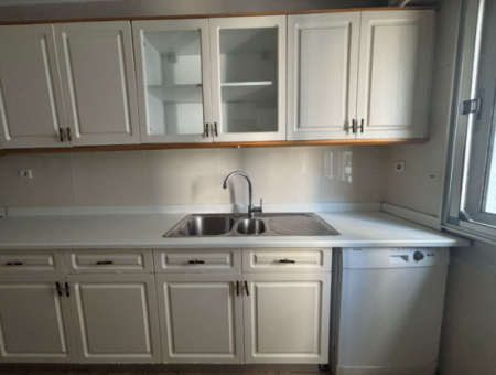 Güzelyalı   Göztepede   4+1 200M2 Deniz Manzaralı Kiralık Daire!