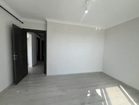 Seferihisar Gözsüzler Caddesi Üzerinde, Ferah Ve Konforlu Sıfır 2+1 Daire