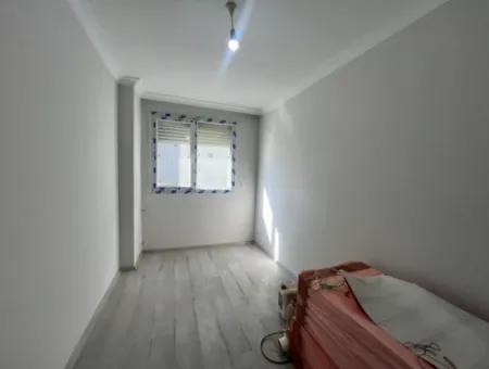 Seferihisar Gözsüzler Caddesi Üzerinde, Ferah Ve Konforlu Sıfır 2+1 Daire