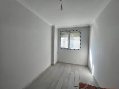 Seferihisar Gözsüzler Caddesi Üzerinde, Ferah Ve Konforlu Sıfır 2+1 Daire