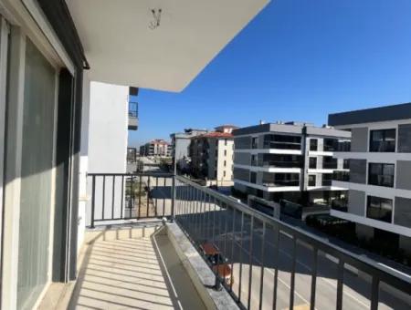Seferihisar Gözsüzler Caddesi Üzerinde, Ferah Ve Konforlu Sıfır 2+1 Daire
