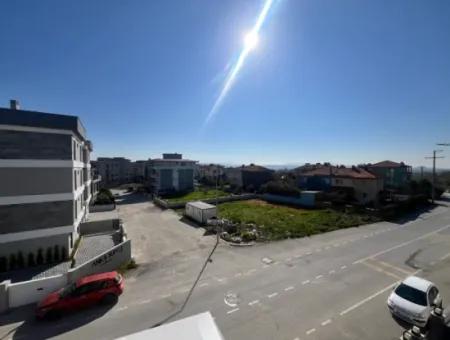 Seferihisar Gözsüzler Caddesi Üzerinde, Ferah Ve Konforlu Sıfır 2+1 Daire