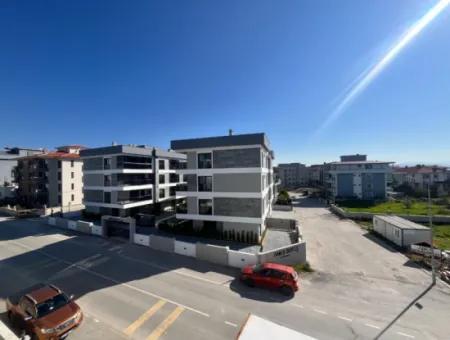 Seferihisar Gözsüzler Caddesi Üzerinde, Ferah Ve Konforlu Sıfır 2+1 Daire