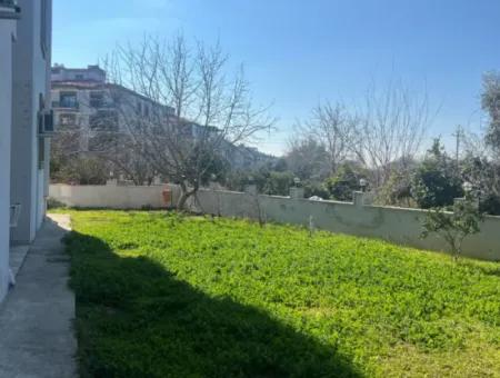 Seferihisar Camikebir Mahallesinde Bahçeli, Ayrık Nizam 3+1 Satılık Daire