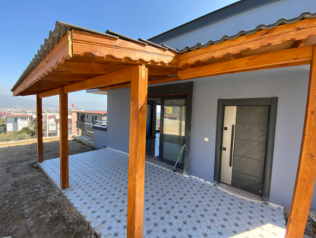 Seferihisar Doğanbey Ar Konut Sitesinde Satılık 3+1 Villa