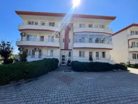 Seferihisar Sığacık’ta, Hisar Evleri Sitesi’nde Eşyalı Kiralık Daire