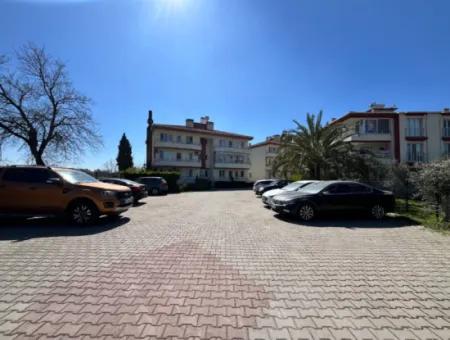 Seferihisar Sığacık’ta, Hisar Evleri Sitesi’nde Eşyalı Kiralık Daire