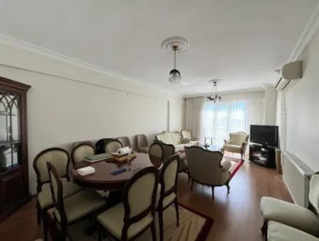 Seferihisar Sığacık’ta, Hisar Evleri Sitesi’nde Eşyalı Kiralık Daire