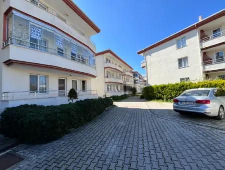 Seferihisar Sığacık’ta, Hisar Evleri Sitesi’nde Eşyalı Kiralık Daire
