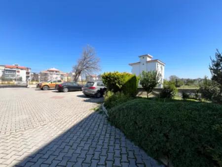Seferihisar Sığacık’ta, Hisar Evleri Sitesi’nde Eşyalı Kiralık Daire