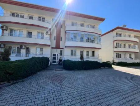 Seferihisar Sığacık’ta, Hisar Evleri Sitesi’nde Eşyalı Kiralık Daire