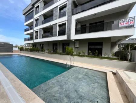 Seferihisar Camikebir Mahallesi'nde, Havuzlu Site İçerisinde, Sıfır Ve Ferah Kiralık Daire