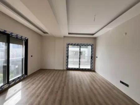 Seferihisar Camikebir Mahallesi'nde, Havuzlu Site İçerisinde, Sıfır Ve Ferah Kiralık Daire