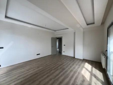 Seferihisar Camikebir Mahallesi'nde, Havuzlu Site İçerisinde, Sıfır Ve Ferah Kiralık Daire