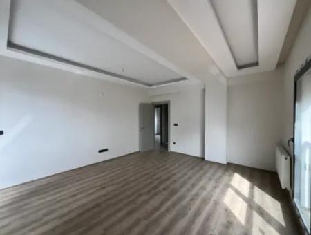 Seferihisar Camikebir Mahallesi'nde, Havuzlu Site İçerisinde, Sıfır Ve Ferah Kiralık Daire