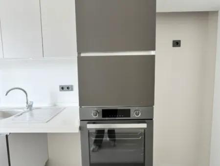 Seferihisar Camikebir Mahallesi'nde, Havuzlu Site İçerisinde, Sıfır Ve Ferah Kiralık Daire